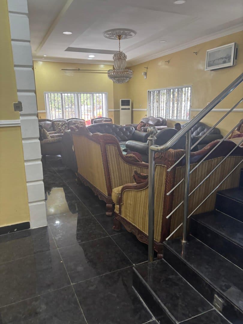 7 bedroom fully detached house, corner piece with pent house 4